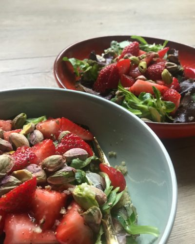 Salade met quinoa, aardbeien en pistache - kook dan