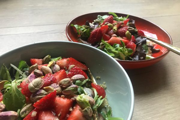 Salade met quinoa, aardbeien en pistache - kook dan