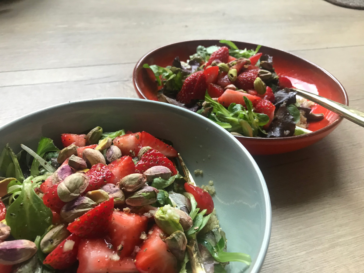 Salade met quinoa, aardbeien en pistache - kook dan