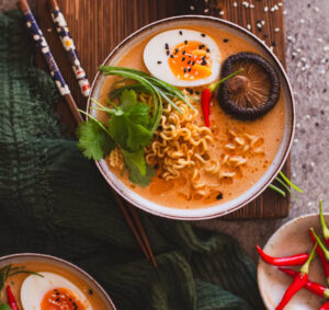 Ramen met gochujang, pindakaas en kokosroom - KOOK DAN